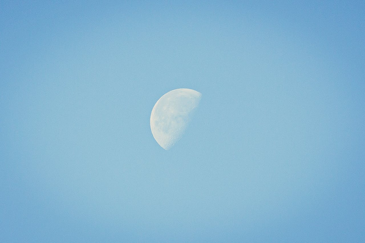 A moon captured in the morning in the Summer.